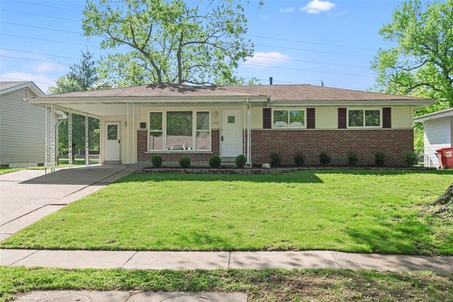 1500 Angelus Drive Florissant, MO House Sold - Photo 1 of 27. Opens carousel modal