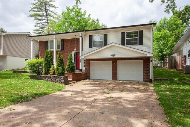 517 Hickory Hollow Lane St Louis, MO House Sold - Photo 1 of 32. Opens carousel modal
