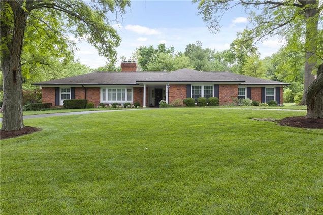 11 Salem Estates Ladue, MO House Sold - Photo 1 of 48. Opens carousel modal