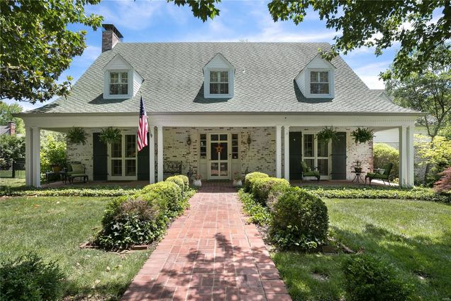 44 Clermont Lane Ladue, MO House Sold - Photo 1 of 41. Opens carousel modal