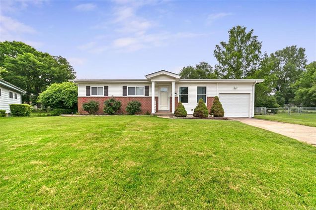 16 Olvera Circle Florissant, MO House Sold - Photo 1 of 28. Opens carousel modal