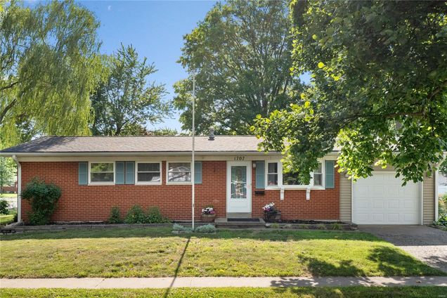 1707 Madison Avenue Edwardsville, IL House Sold - Photo 1 of 34. Opens carousel modal