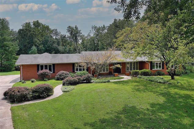 80 Ladue Estates Drive St Louis, MO House Sold - Photo 1 of 7. Opens carousel modal
