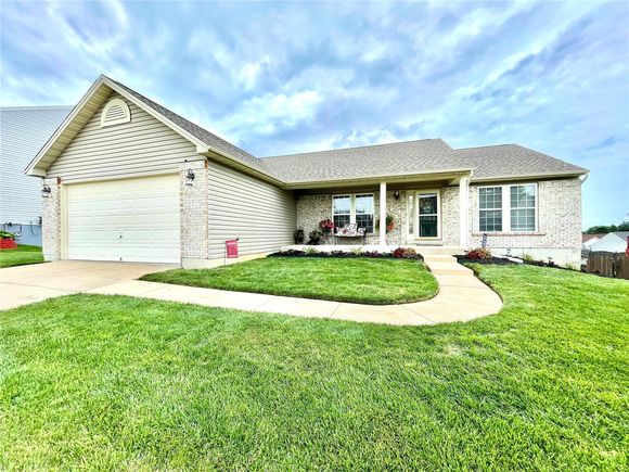 1914 Meadow Trails Florissant, MO House Sold - Photo 1 of 31. Opens carousel modal