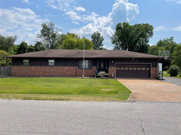 213 Lingale Avenue Marion, IL House Sold - Photo 1 of 24. Opens carousel modal