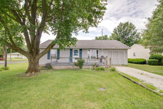 432 E Hill Street Virden, IL House Sold - Photo 1 of 24. Opens carousel modal