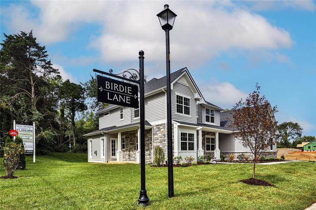 537 Long Acres Lane Olivette, MO House Sold - Photo 1 of 31. Opens carousel modal