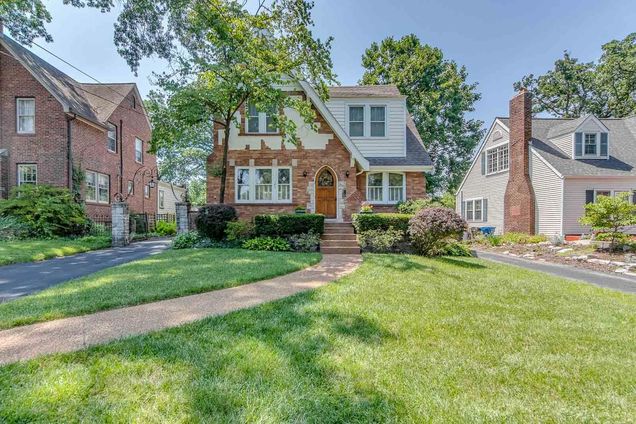 123 Parkland Avenue St Louis, MO House Sold - Photo 1 of 46. Opens carousel modal