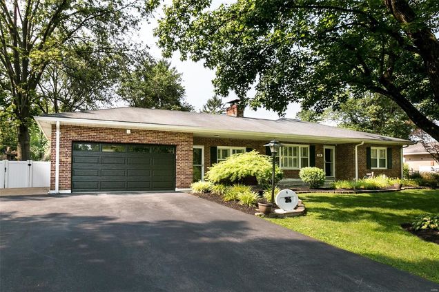 26 Dorclin St Louis, MO House Sold - Photo 1 of 32. Opens carousel modal