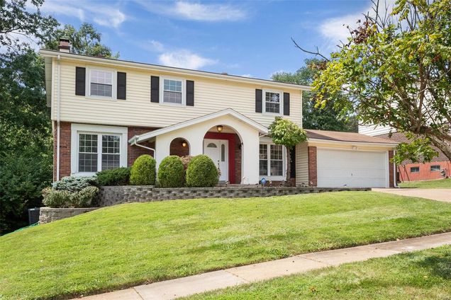 1271 Luray Drive Chesterfield, MO House Sold - Photo 1 of 38. Opens carousel modal