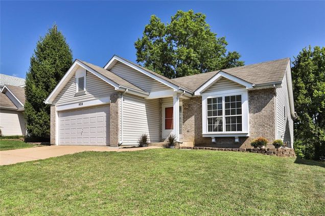 928 Oak Knoll Manor Drive St Louis, MO House Sold - Photo 1 of 24. Opens carousel modal