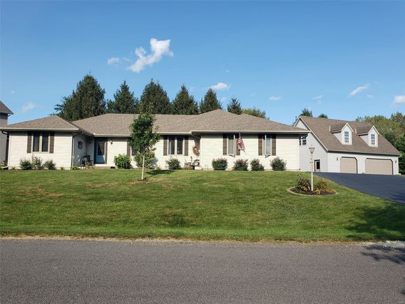 4024 S Dunbar Point Mapleton, IL House Sold - Photo 1 of 20. Opens carousel modal