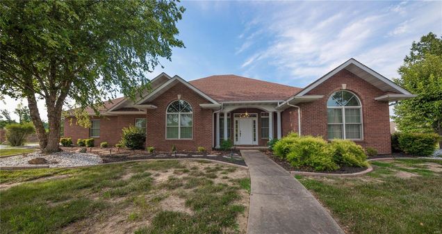 1508 Baltusrol Drive Marion, IL House Sold - Photo 1 of 39. Opens carousel modal