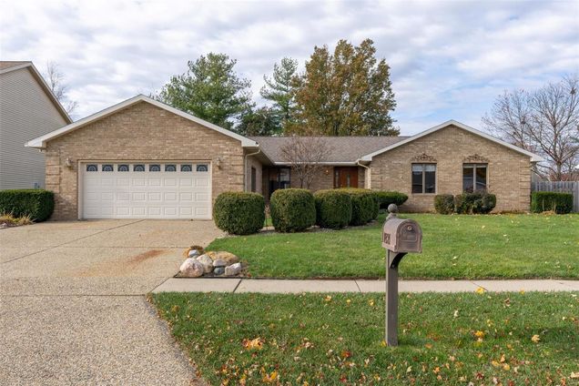 1821 Hunter Ridge Drive Springfield, IL House Sold - Photo 1 of 22. Opens carousel modal