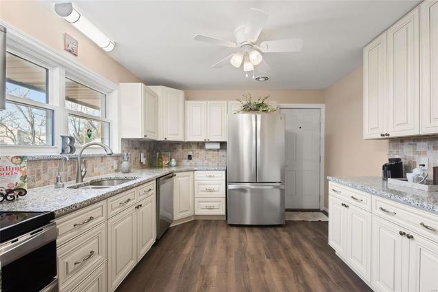 91 Grand Circle Drive Maryland Heights, MO House Sold - Photo 1 of 39. Opens carousel modal