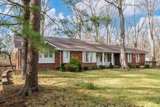 247 Penwood Court Chesterfield, MO House Sold - Photo 1 of 31. Opens carousel modal