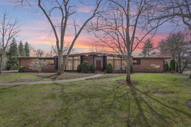 49 S Ladue Estates Drive Creve Coeur, MO House Sold - Photo 1 of 48. Opens carousel modal