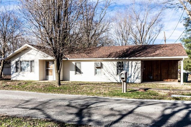 204 W Board Elkville, IL House Sold - Photo 1 of 15. Opens carousel modal