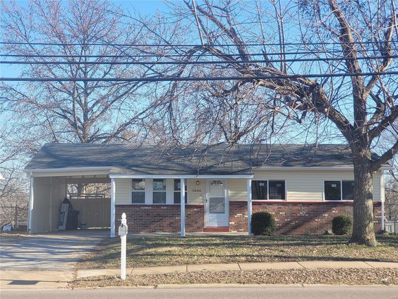 1844 Mckelvey Maryland Heights, MO House Sold - Photo 1 of 35. Opens carousel modal