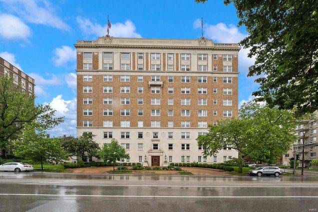 709 S Skinker Boulevard Unit 402 St Louis, MO Condo Sold - Photo 1 of 23. Opens carousel modal