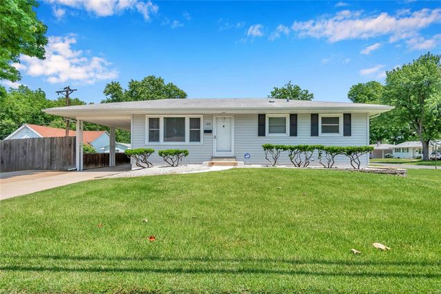 1015 Lindsay Lane Florissant, MO House Sold - Photo 1 of 22. Opens carousel modal