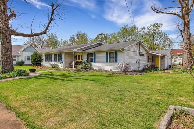 1100 W Chestnut Street Marion, IL House Sold - Photo 1 of 35. Opens carousel modal