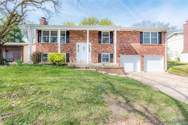 553 Braebridge Manchester, MO House Sold - Photo 1 of 19. Opens carousel modal