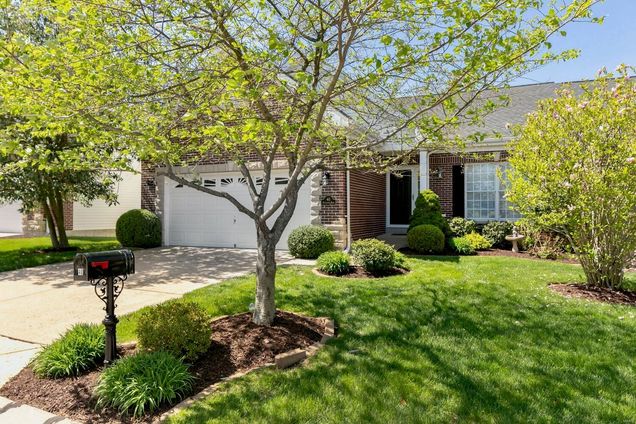 40 Bayswater St Louis, MO Condo Sold - Photo 1 of 20. Opens carousel modal