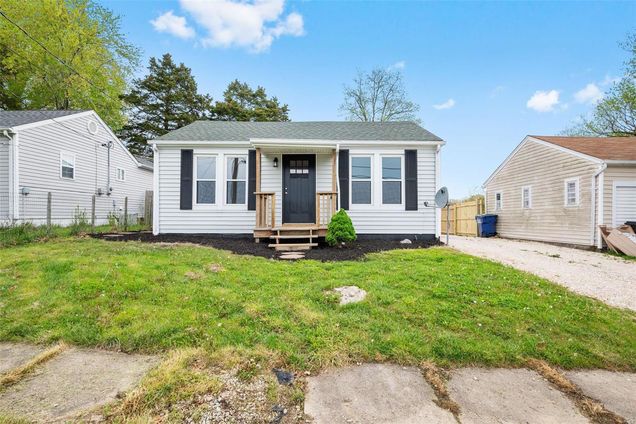 813 W Boonselick Road Warrenton, MO House Sold - Photo 1 of 29. Opens carousel modal