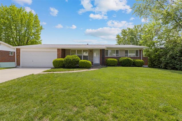 4624 Tauneybrook Drive St Louis, MO House Sold - Photo 1 of 29. Opens carousel modal