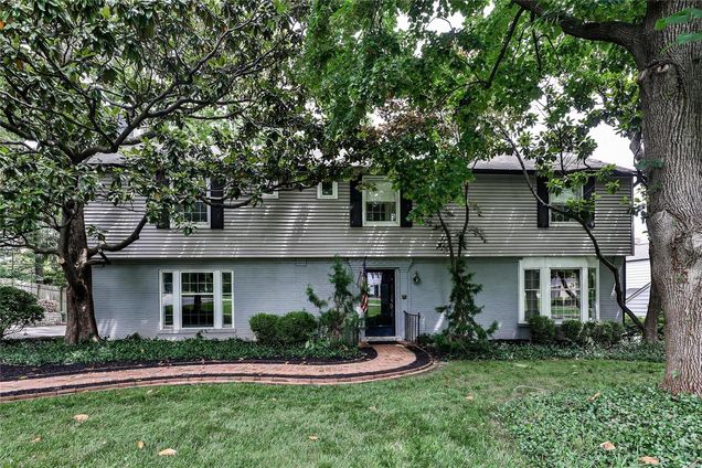 20 Willow Hill Road Ladue, MO House Sold - Photo 1 of 21. Opens carousel modal