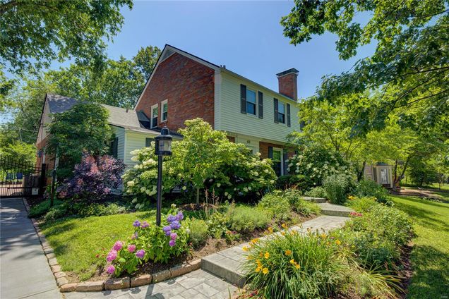 40 Willow Hill Road St Louis, MO House Sold - Photo 1 of 29. Opens carousel modal