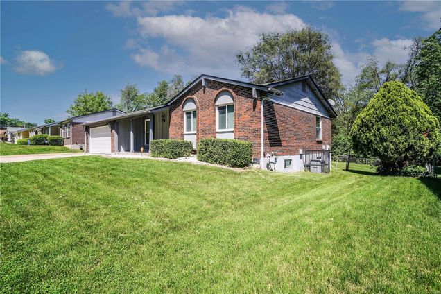 11828 Del Rosa Way St Louis, MO House Sold - Photo 1 of 13. Opens carousel modal