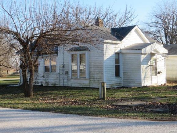 18 N Locust Street Oconee, IL House Sold - Photo 1 of 38. Opens carousel modal