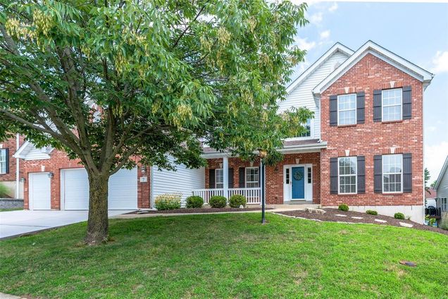 7 Crescent View Court St Louis, MO House Sold - Photo 1 of 27. Opens carousel modal