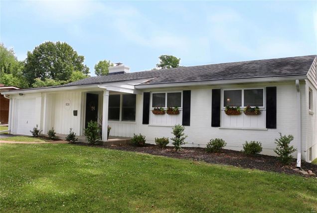 828 Thornberry Lane Kirkwood, MO House Sold - Photo 1 of 12. Opens carousel modal