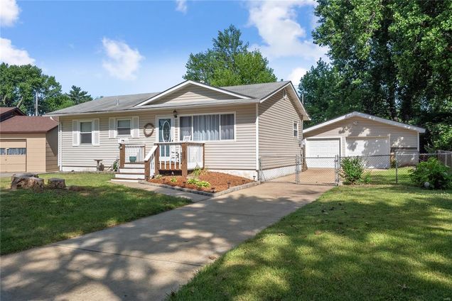 1685 Fenmore Drive Florissant, MO House Sold - Photo 1 of 21. Opens carousel modal