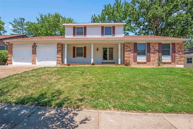 1924 Pine Run Drive Chesterfield, MO House Sold - Photo 1 of 33. Opens carousel modal
