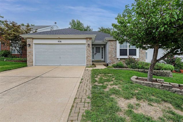 936 Oak Knoll Manor Drive St Louis, MO House Sold - Photo 1 of 38. Opens carousel modal