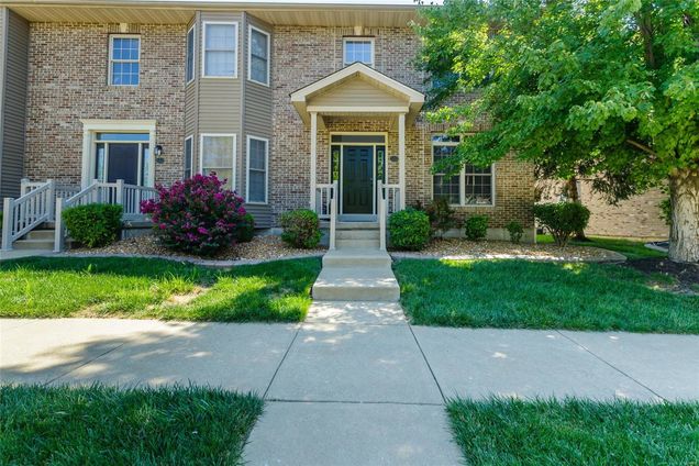 525 Queens Court Place St Peters, MO Townhouse Sold - Photo 1 of 26. Opens carousel modal