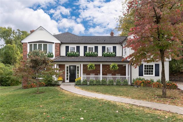 33 Willow Hill Road Ladue, MO House Sold - Photo 1 of 28. Opens carousel modal
