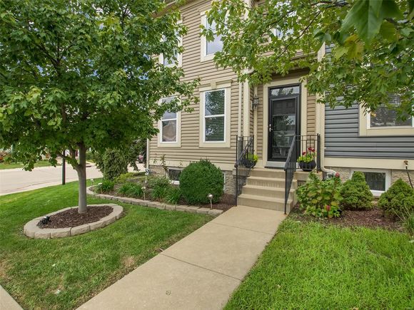 3865 Boulevard Heights Court St Louis, MO Townhouse Sold - Photo 1 of 23. Opens carousel modal