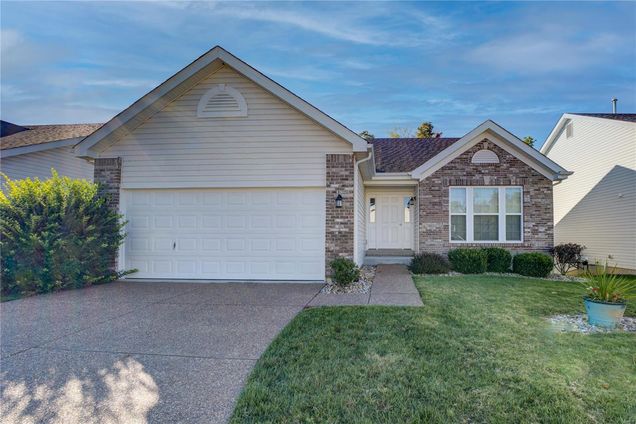 112 Ellington Oaks Drive St Peters, MO House Sold - Photo 1 of 26. Opens carousel modal