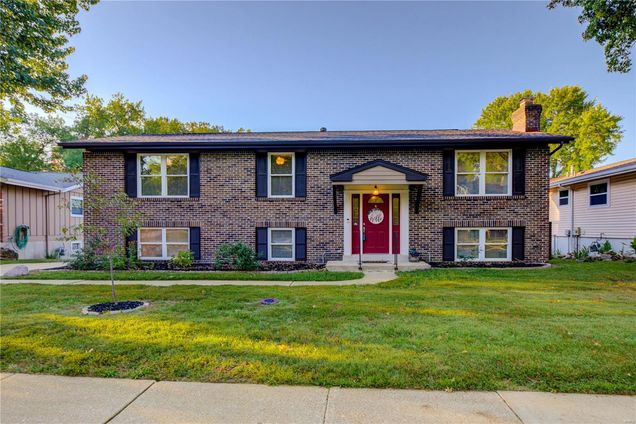 922 Queensbridge Road Manchester, MO House Sold - Photo 1 of 21. Opens carousel modal