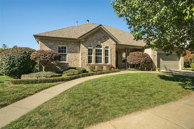 287 Woodcliffe Place Drive Chesterfield, MO House Sold - Photo 1 of 45. Opens carousel modal