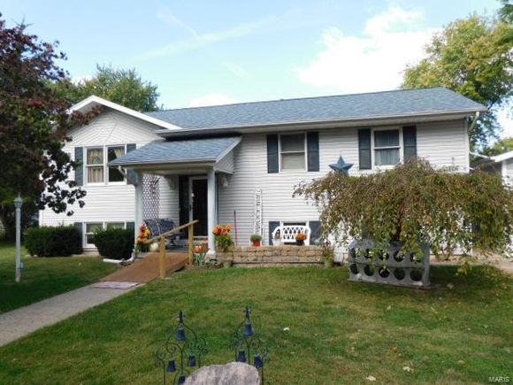 107 S Mulberry Street Farina, IL House Sold - Photo 1 of 21. Opens carousel modal