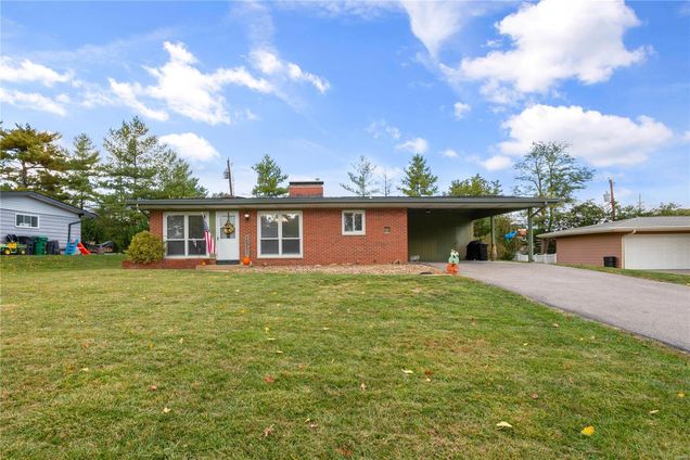 10231 Julius Northway St Louis, MO House Sold - Photo 1 of 32. Opens carousel modal