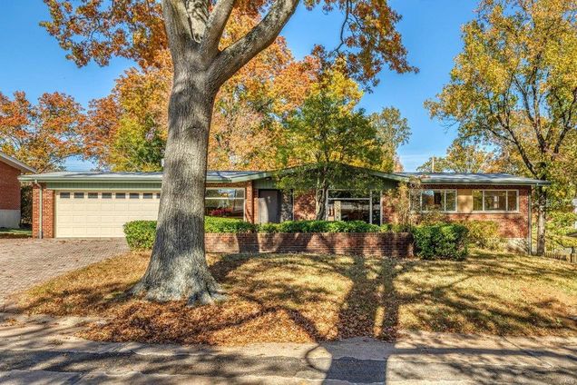 517 Beaucaire Drive Warson Woods, MO House Sold - Photo 1 of 41. Opens carousel modal