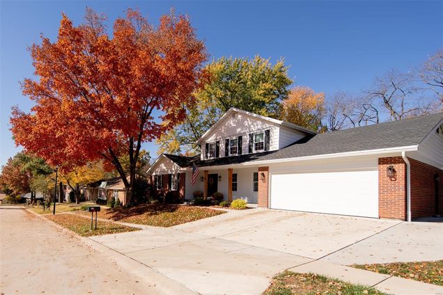 323 Branchport Drive Chesterfield, MO House Sold - Photo 1 of 39. Opens carousel modal