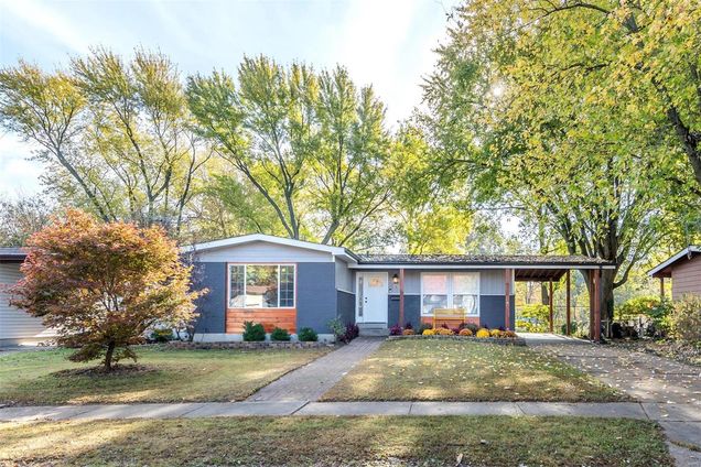 7 Ronda Drive Florissant, MO House Sold - Photo 1 of 40. Opens carousel modal